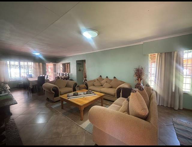 3 BEDROOM HOUSE FOR SALE IN FLORIDA GLEN